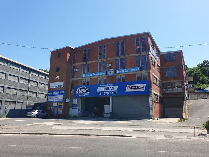 Briardene House For Sale: Flexible spaces, ample yard, high visibility on Chris Hani Road.