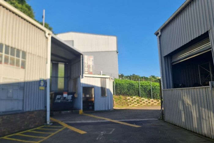 House in Westmead To Rent: Includes office space, secure parking, and convenient access.