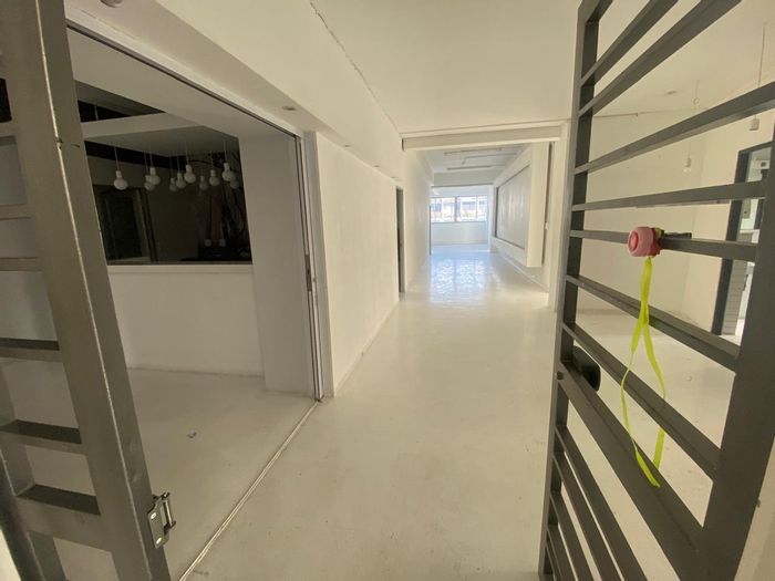To Rent: 800m² office space in Gardens with meeting rooms and 24/7 access.