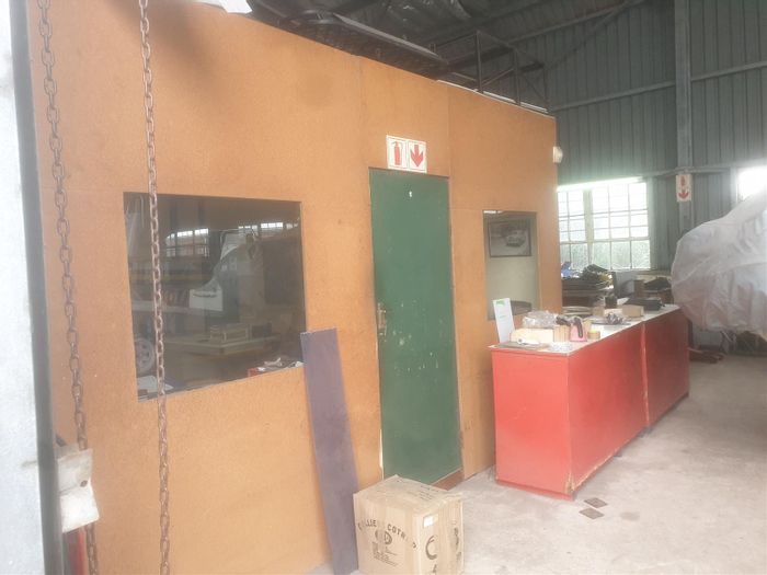 Congella House To Rent: Warehouse with roller door, 3-phase power, and office space.