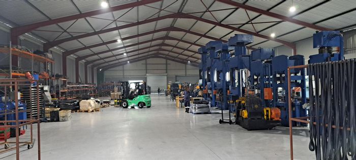 Cato Ridge Central House For Sale: Spacious layout, ample parking, and secure location.