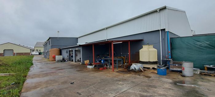 Cato Ridge Central House For Sale: Spacious layout, ample parking, and secure location.