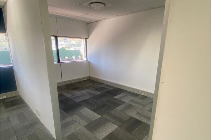 To Rent: 281m2 Office in Cape Town City Centre with amenities and views.
