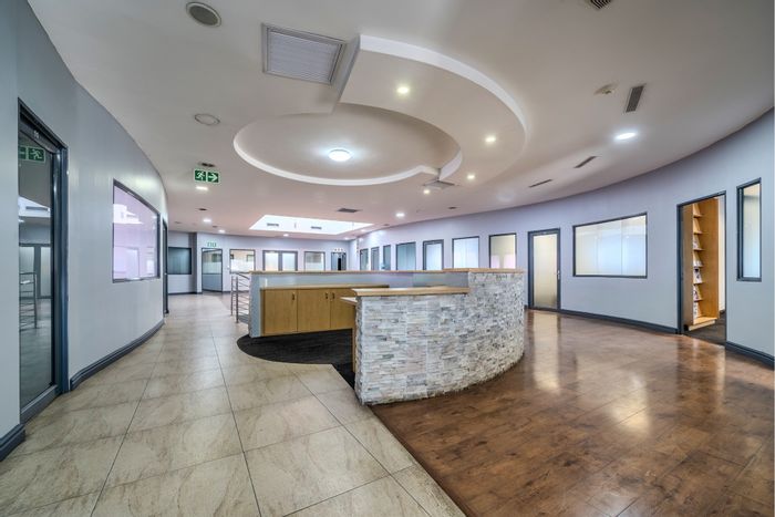 Retail space to rent in Denneburg, featuring 24/7 security and backup power.