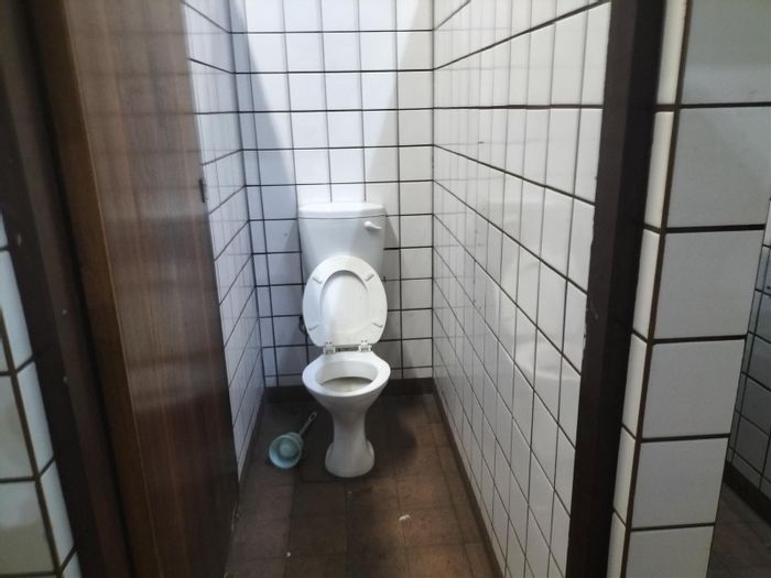 House to Rent in Tongaat Central: Secure, 3-phase power, roller doors, ample space.