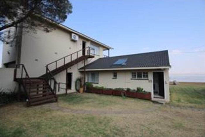 Waterfront House For Sale in Deneysville Central with direct dam access and security.