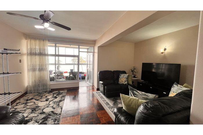 3-Bedroom Apartment For Sale in Durban Central with Lift and Private Balcony.