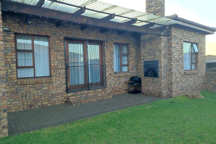 3-Bedroom Townhouse For Sale in Kriel Central with garden, security, and parking.