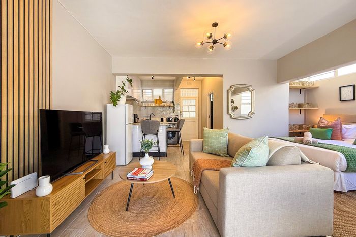 Green Point Apartment To Rent: 1 Bedroom, Outdoor Braai, Fully Furnished, Prime Location.