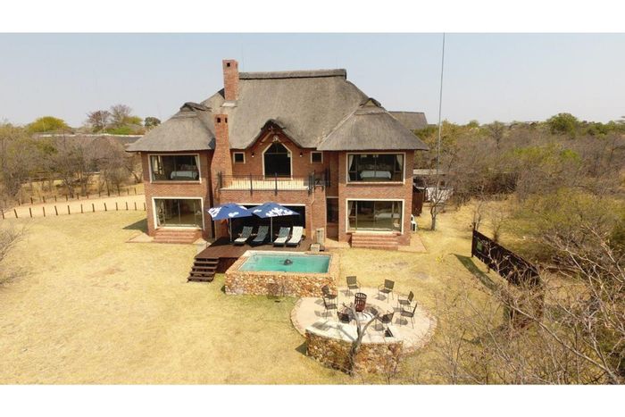 For Sale: House in Zebula Golf Estate with 4 en-suite bedrooms, pool, and golf amenities.