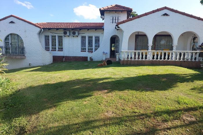 For Sale: Spacious Malvern house with double garage, gym, pool, and 4 bedrooms.