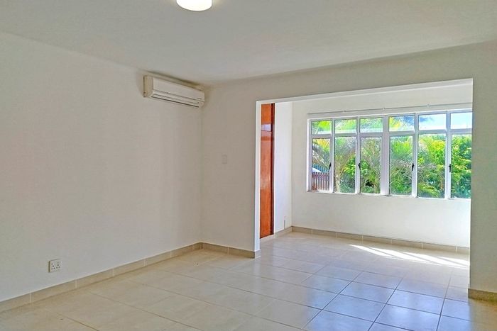 Windermere Apartment For Sale: Pet-friendly, secure complex, level access, prepaid electricity.