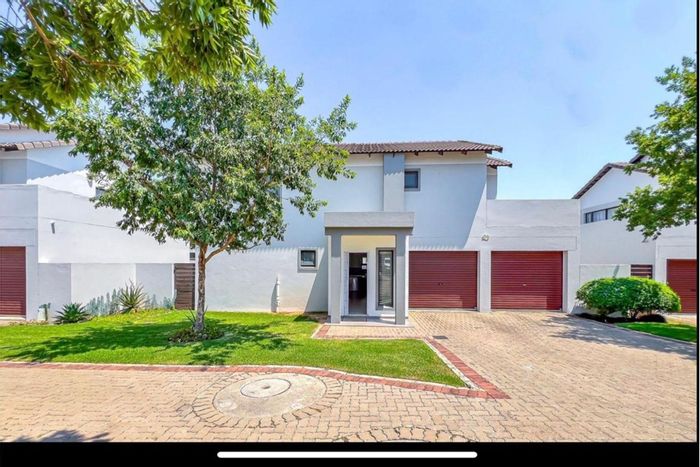 Broadacres House For Sale: 3 beds, pool, garage, eco-friendly features, near amenities.