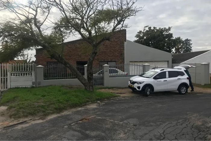 For Sale: Northpine house with 3 beds, pool, braai area, and garage.