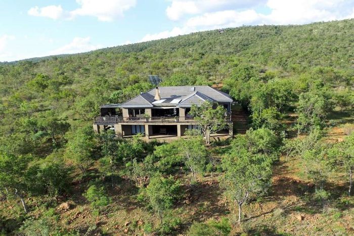 Highlands Wilderness Estate House For Sale: Spacious home with outdoor living, solar, and security.