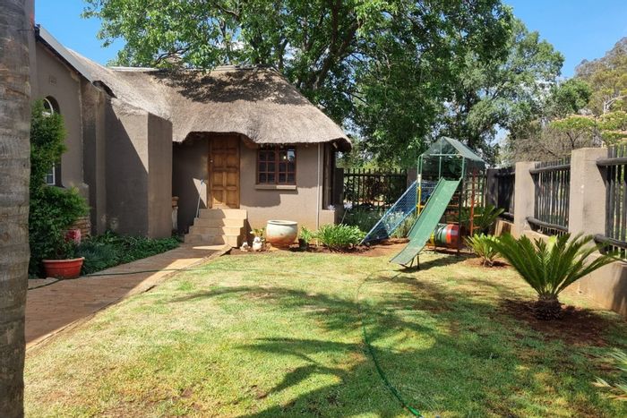 For Sale: 4-bedroom house in Dersley with pool, garage, and ample storage.