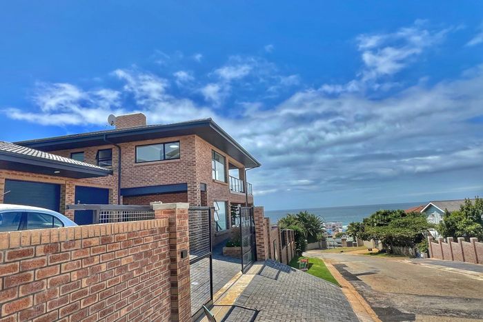 Wavecrest House For Sale: 4 bedrooms, ocean views, solar panels, and spacious living.