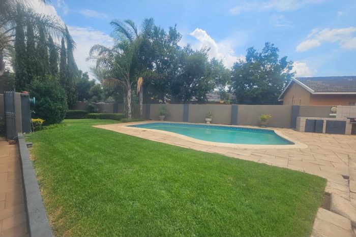 For Sale: Spacious 4-bedroom house in Monument Heights with pool, garage, and study.