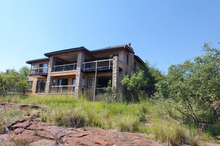 For Sale: House in Modimolle Rural with 4 bedrooms, cottage, and nature views.