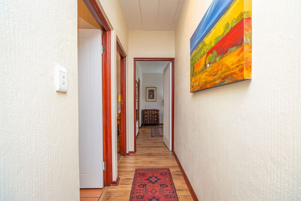 Passage leading to bedrooms and bathrooms