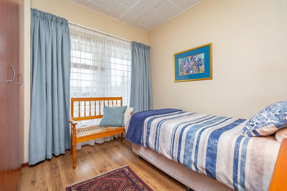 Guest bedroom or study