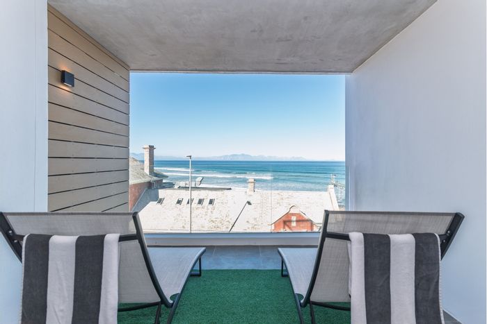 2-Bedroom Apartment To Rent in Muizenberg Central with balcony, security, and fiber internet.