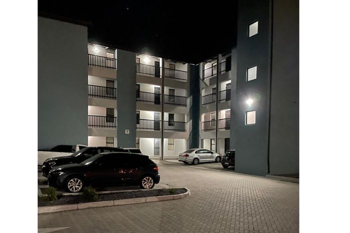 For Sale: 2-Bedroom Apartment in Parklands with Secure Parking and Communal Amenities.