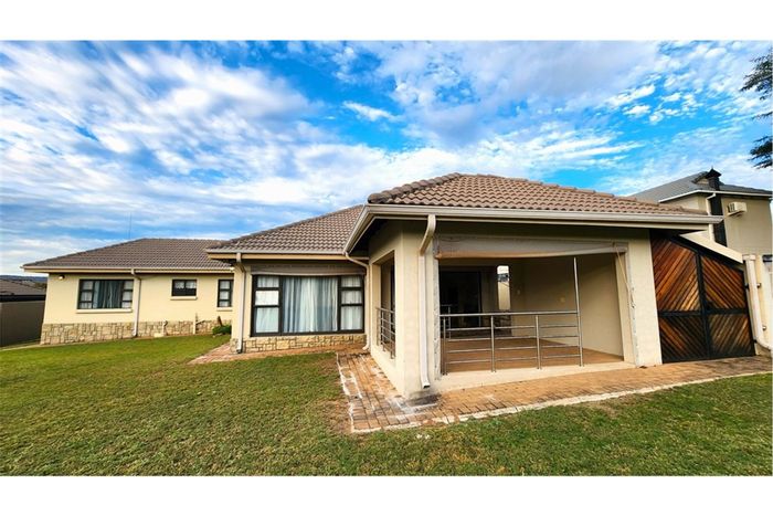 Koro Creek Golf Estate House For Sale: Golf access, spacious layout, entertainment area, solar geyser.
