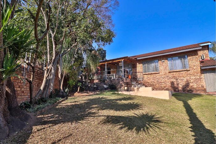 House for Sale in Nelspruit Ext 27: 3 beds, garden cottage, secure parking.