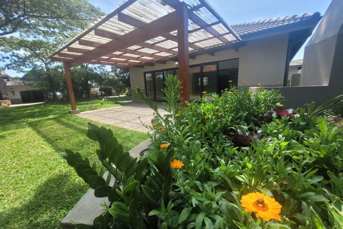 For Sale: House in Meer En See with 3 beds, air-conditioning, and golf cart garage.