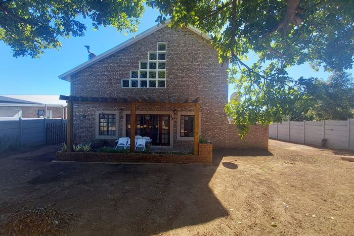 For Sale: House in Albertinia Central with spacious layout, garden, and en-suites.