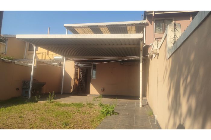 For Sale: Townhouse in Newlands West with 3 beds, garden, garage, and playground.