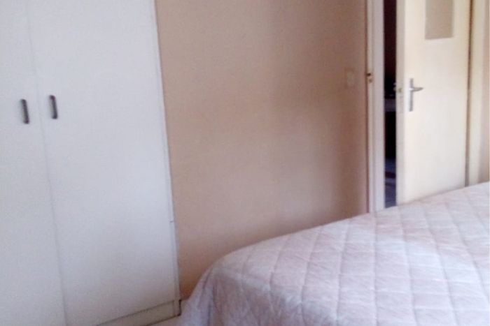 2-Bedroom Townhouse in Port Edward Central with pool, security, and sea view. To Rent.