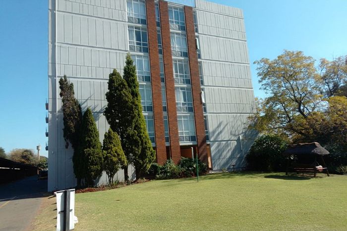 La Montagne Apartment For Sale: 2 Bedrooms, pool, tennis court, rooftop terrace.