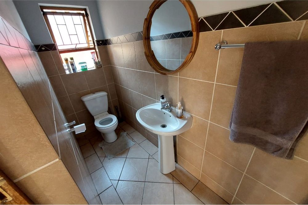 Guest Toilet downstairs