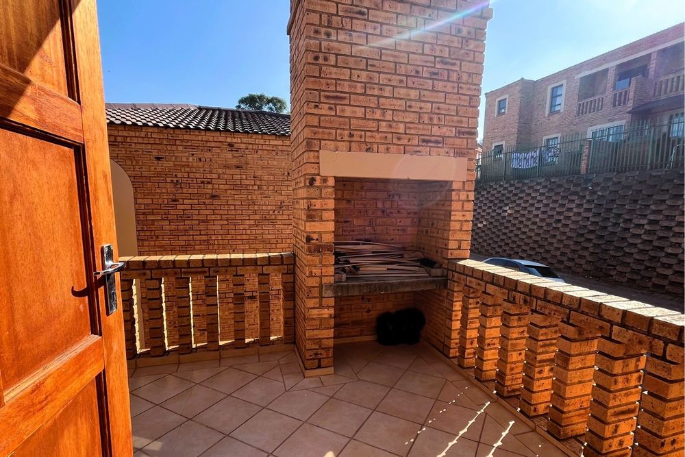 Patio & Braai upstairs