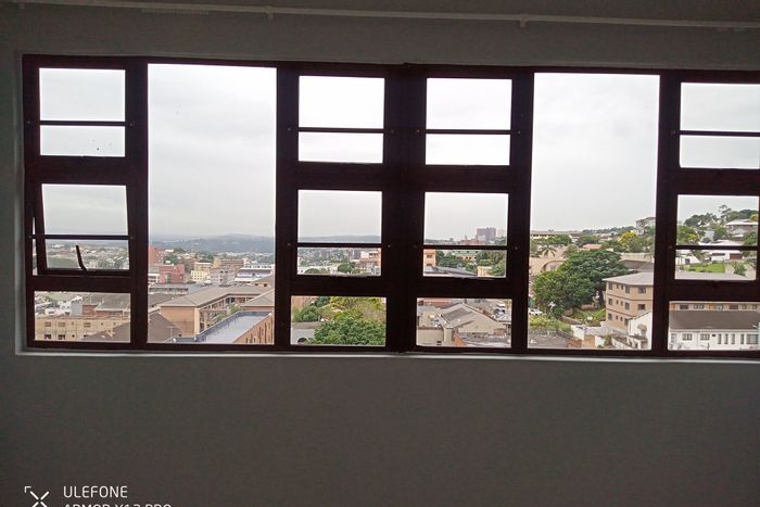 For Sale: Apartment in Overport with lift, eat-in kitchen, and fibre internet.