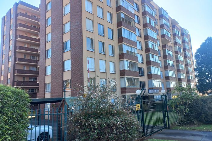 Apartment For Sale in Wembley: 2.5 bedrooms, 24-hour security, close to amenities.