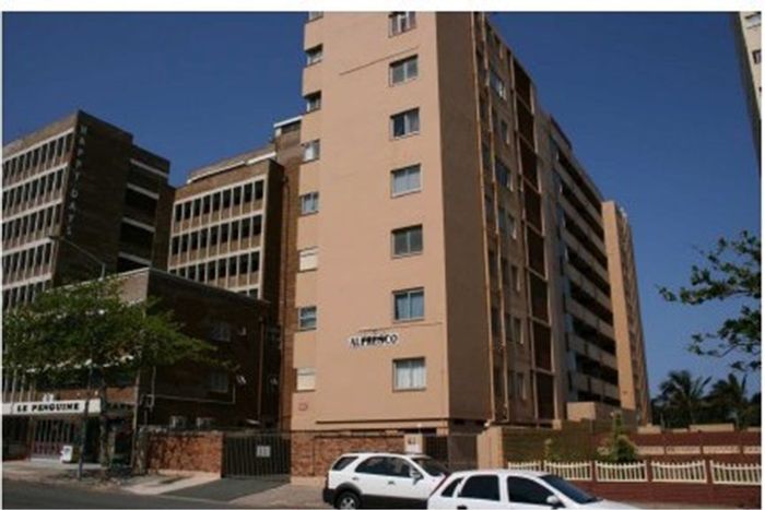 Amanzimtoti Apartment For Sale: 3 Bedrooms, 2 Bathrooms, near promenade and amenities.