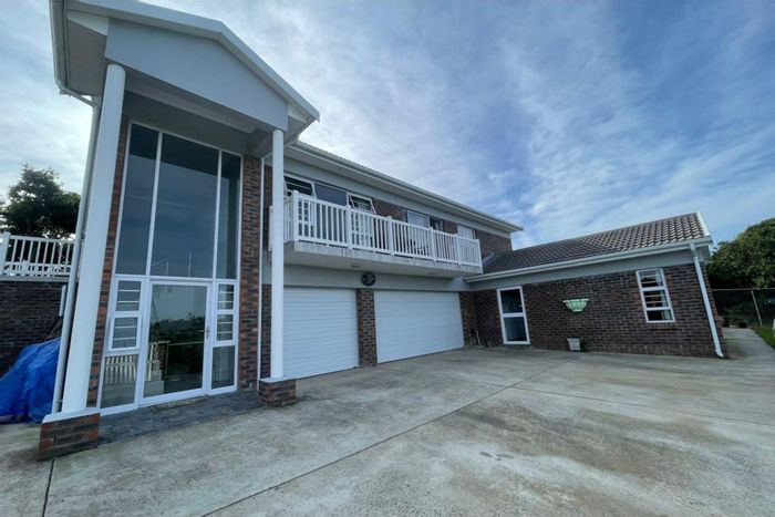 Gonubie House For Sale: Eco-friendly living, flatlet, garage, river access, gardens.