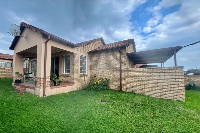 For Sale: Townhouse in Sasolburg Ext 11 with garden, garage, and pet-friendly.