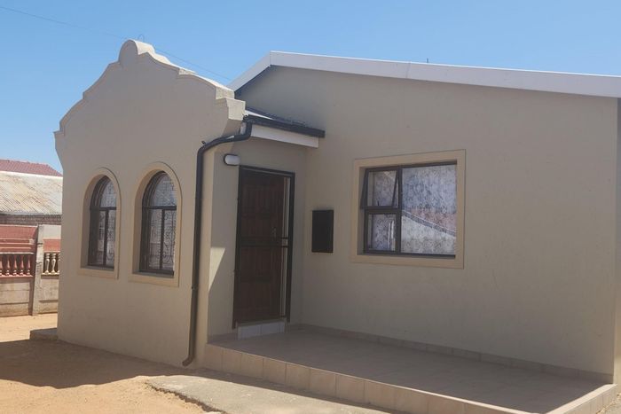 Dual-living house for sale in Bosmont with parking and rental income potential.