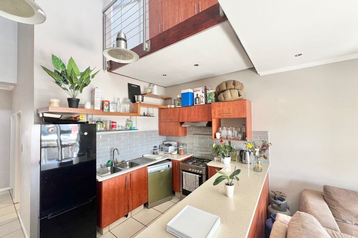 Craighall Park Apartment For Sale: 2 beds, 2 baths, balcony, parking, storeroom.