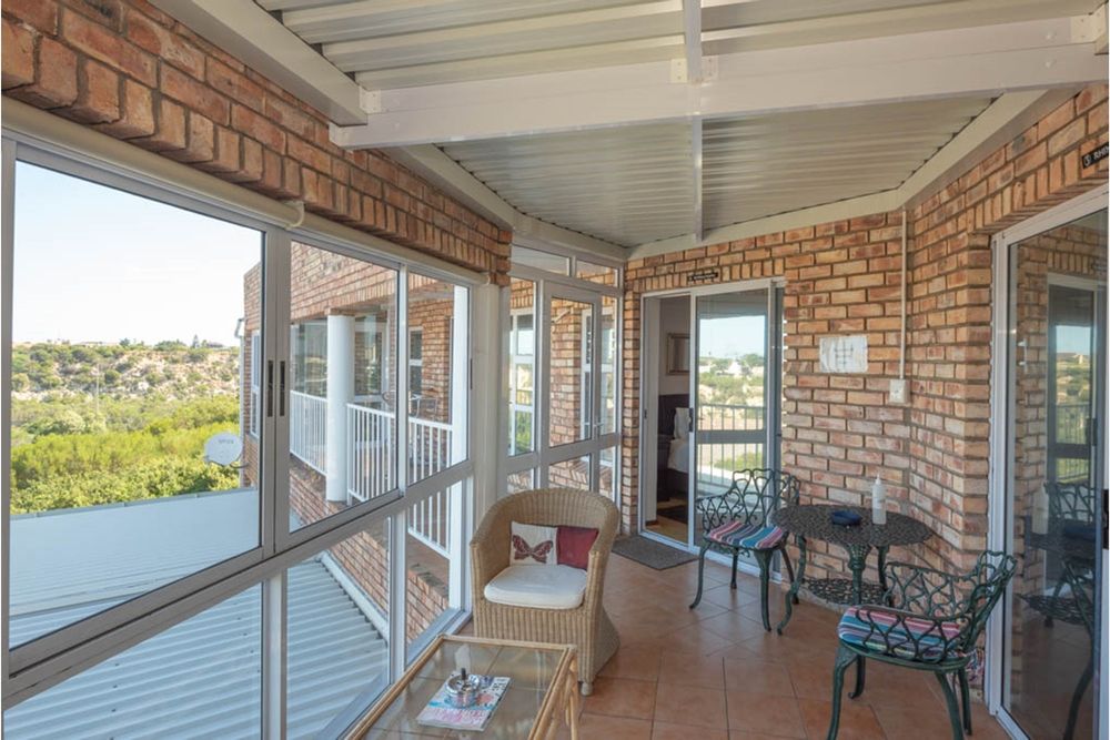 Stacker doors leading to garden