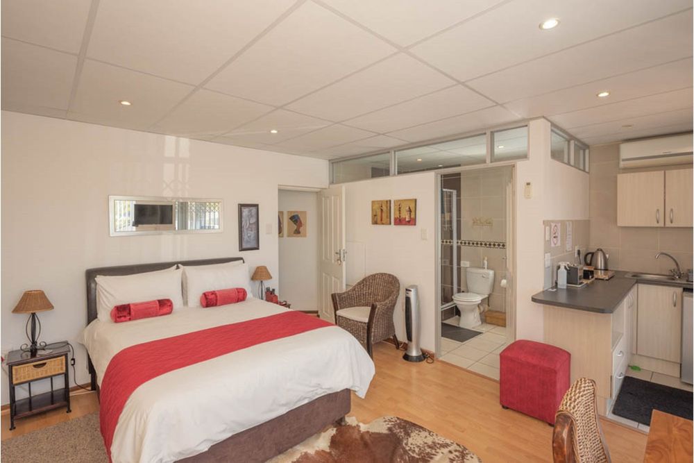 Guest bedroom with on suite bathroom