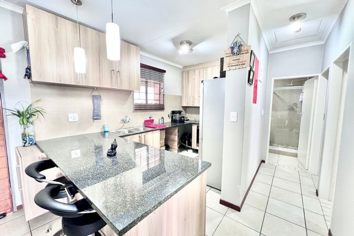 Sagewood Apartment For Sale: 2 beds, balcony, pool, clubhouse, secure parking.