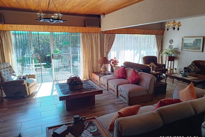 For Sale: House in Orkney Central with 4 bedrooms, garden, and water tank.