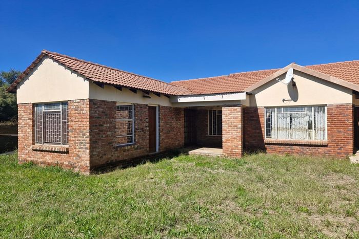 La Hoff House For Sale: 3 Bedrooms, 2 Bathrooms, Large Lot, 2-Car Garage.