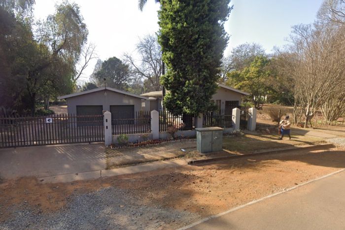 Vacant Land Residential For Sale in Paulpietersburg Central, 2855m² with mixed-use zoning.