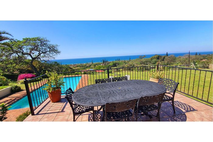 Port Edward Central Townhouse For Sale: Golf course views, pool, pet-friendly, double garage.